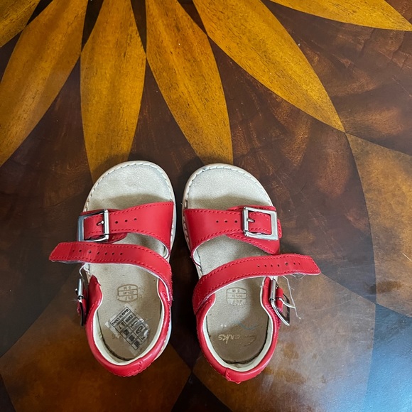 Almost new red summer sandals for 2y girls - Picture 1 of 3